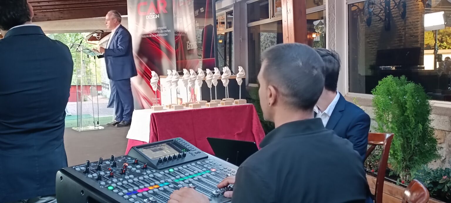 MESA X32 CON TECNICO